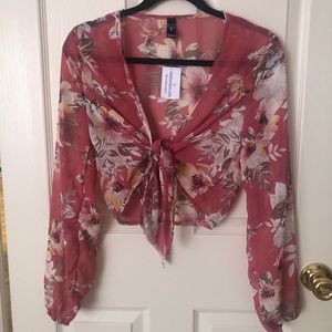 *NWT* Floral Tie Front Crop Top